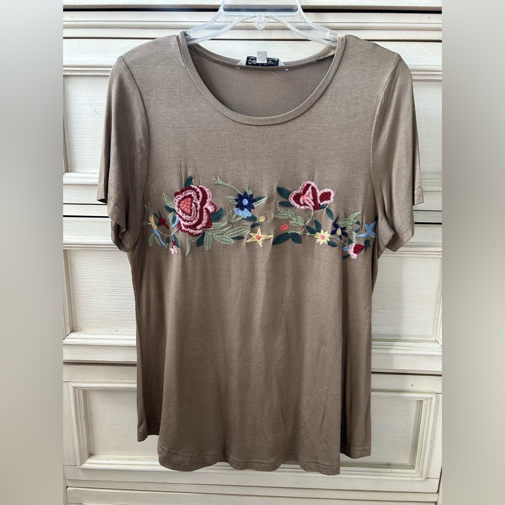 Pretty floral tee